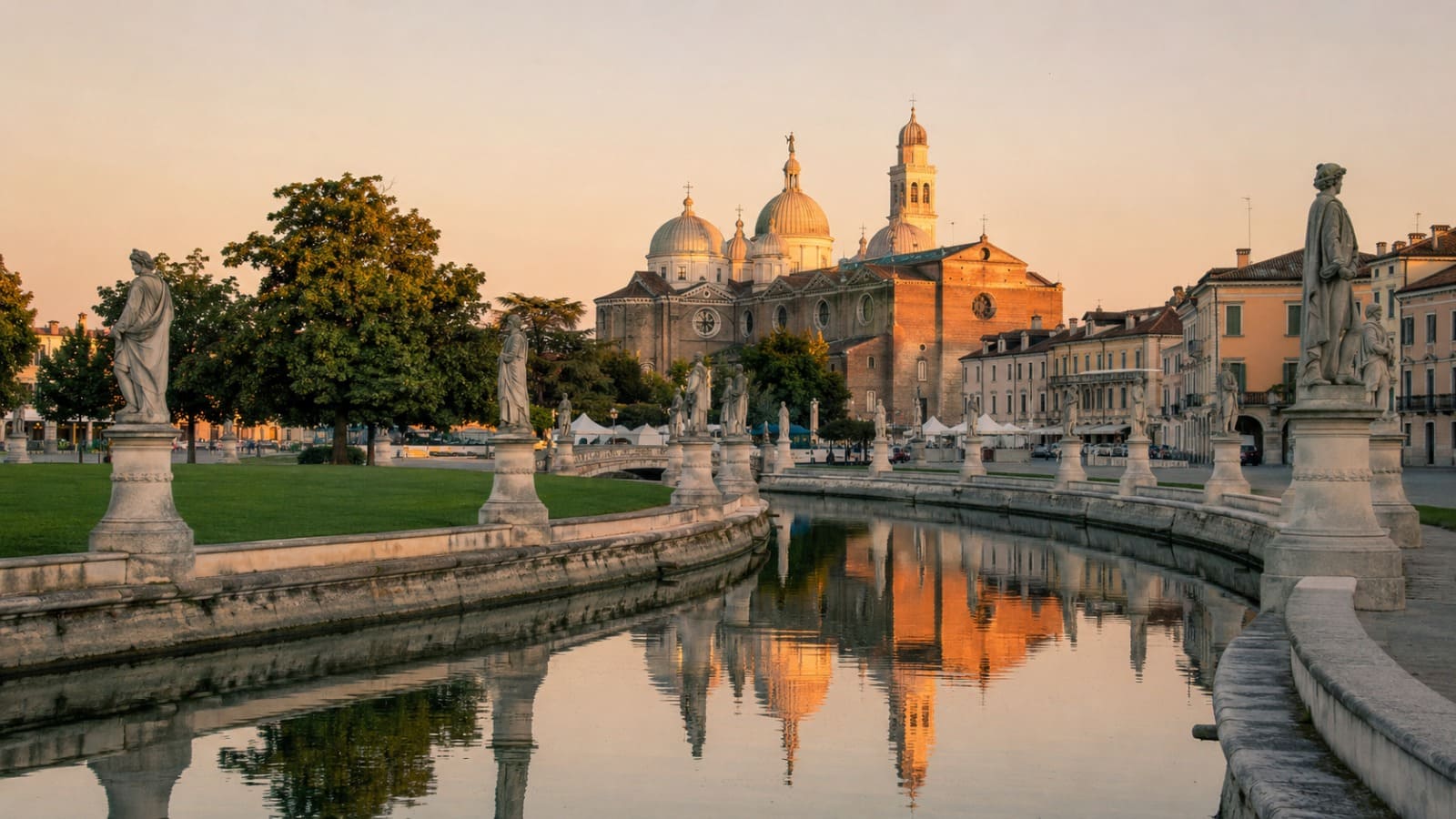 Basilica de Santo Antonio em Padova, no Veneto, destino do transfer bate e volta saindo de Veneza